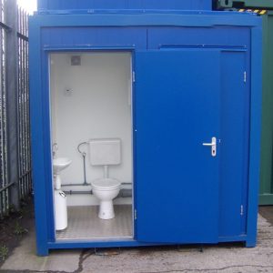 1+1 Doppeltoilette – 8 Fuß x 5 Fuß – Hauptanschluss – Blau – Sofort einsatzbereit